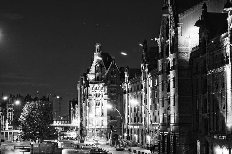 Stadträume, Schwarzweiß-Fotografie von Mietzner